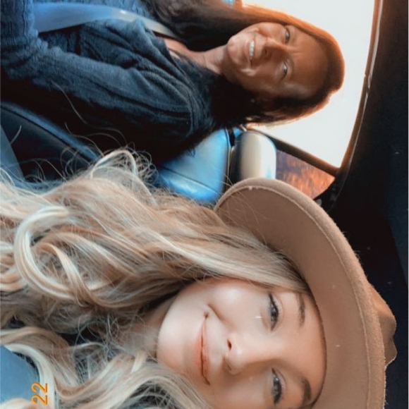 Meet your Posher, Lori - Picture 3 of 5